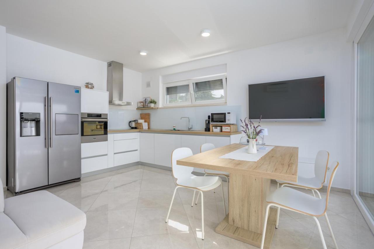 Apartments Vengust Malinska Zewnętrze zdjęcie